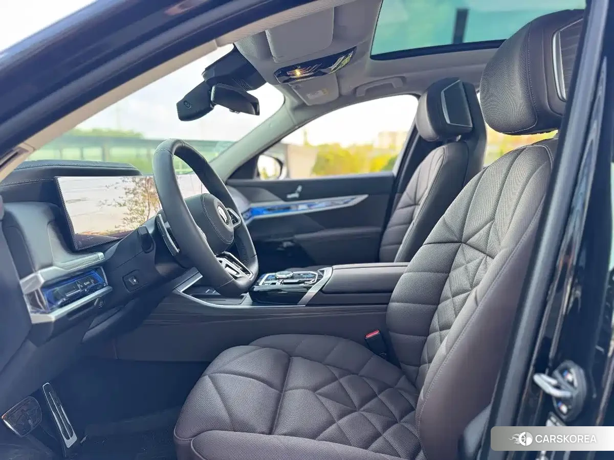 BMW 7 series 2026 Черный из Китая, фото 6