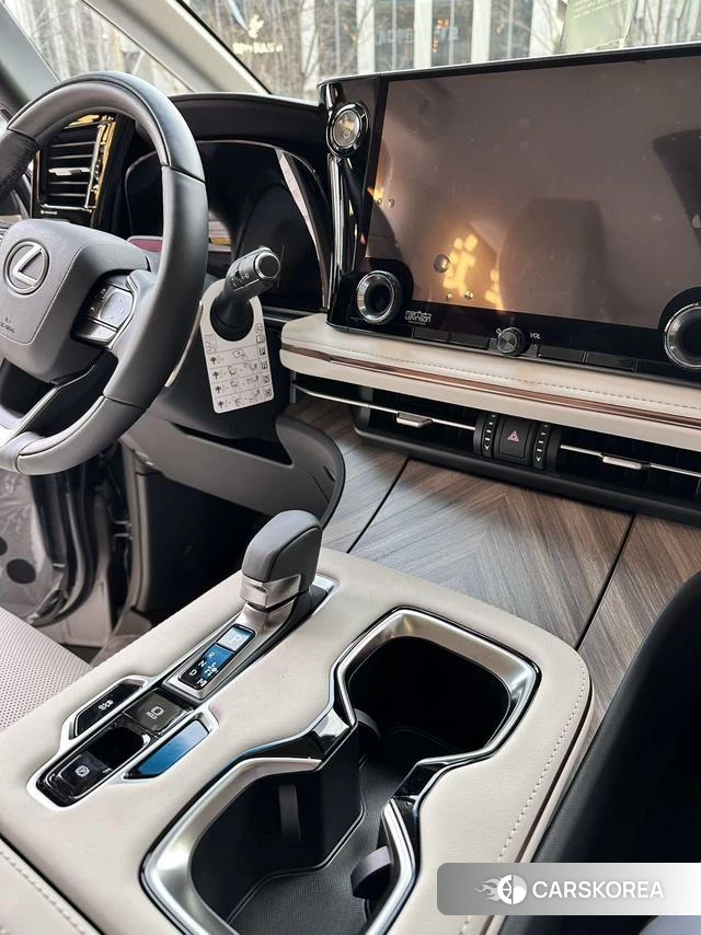 Lexus LM id 4301418 из Китая 15