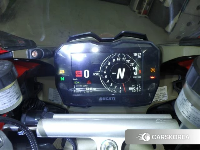Ducati PANIGALE V4 id 3946948 из Японии 28