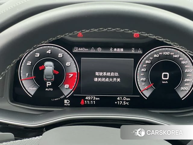 Audi SQ7 2024 Темно-серый из Китая, фото 6