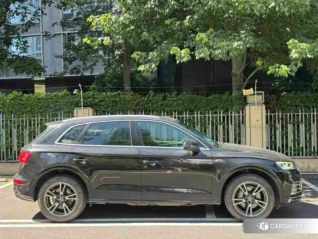 Audi Q5L 2018 Черный из Китая, фото 6
