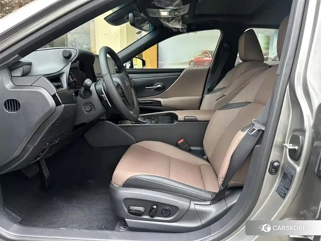 Lexus ES 2023 Silver/gray из Китая, фото 6