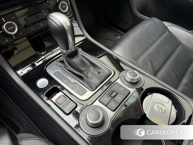 Volkswagen Touareg id 4213102 из Китая 16