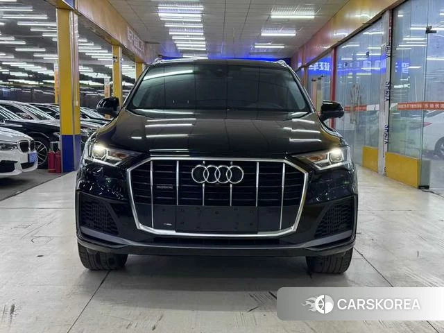 Audi Q7 2023 Черный из Китая, фото 6