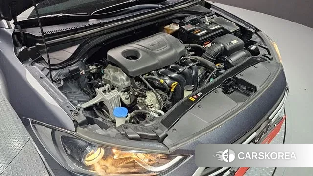 Hyundai Avante AD id 3647209 из Кореи 16