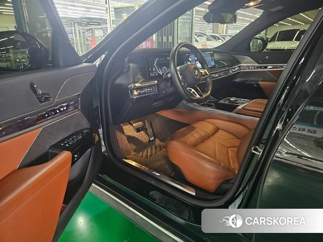 BMW 7 Series (G70) 2023 Черный из Кореи, фото 6