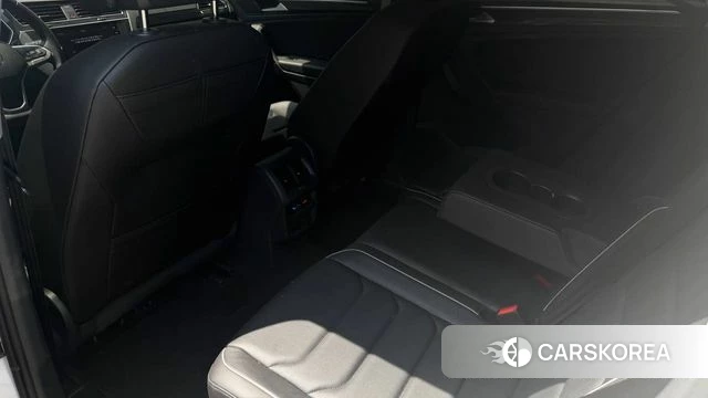 Volkswagen Tiguan second Generation 2023 Белый из Кореи, фото 6