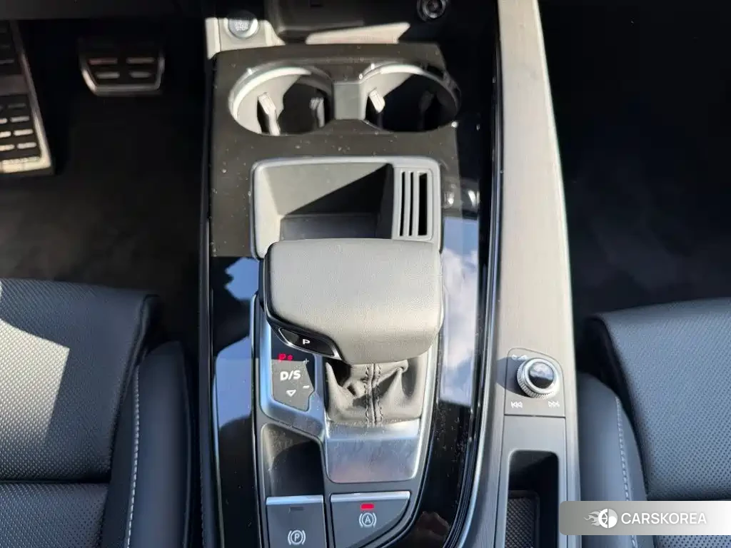Audi A4L id 4617064 из Китая 9