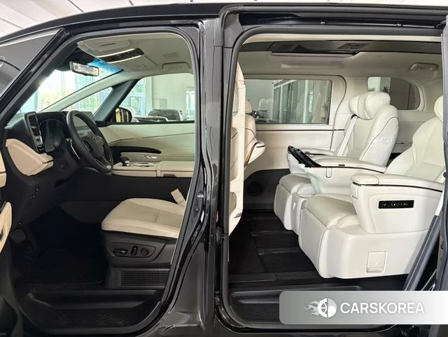 Lexus LM id 4026793 из Китая 21