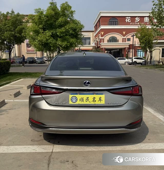 Lexus ES 2021 Серебристо-серый из Китая, фото 6