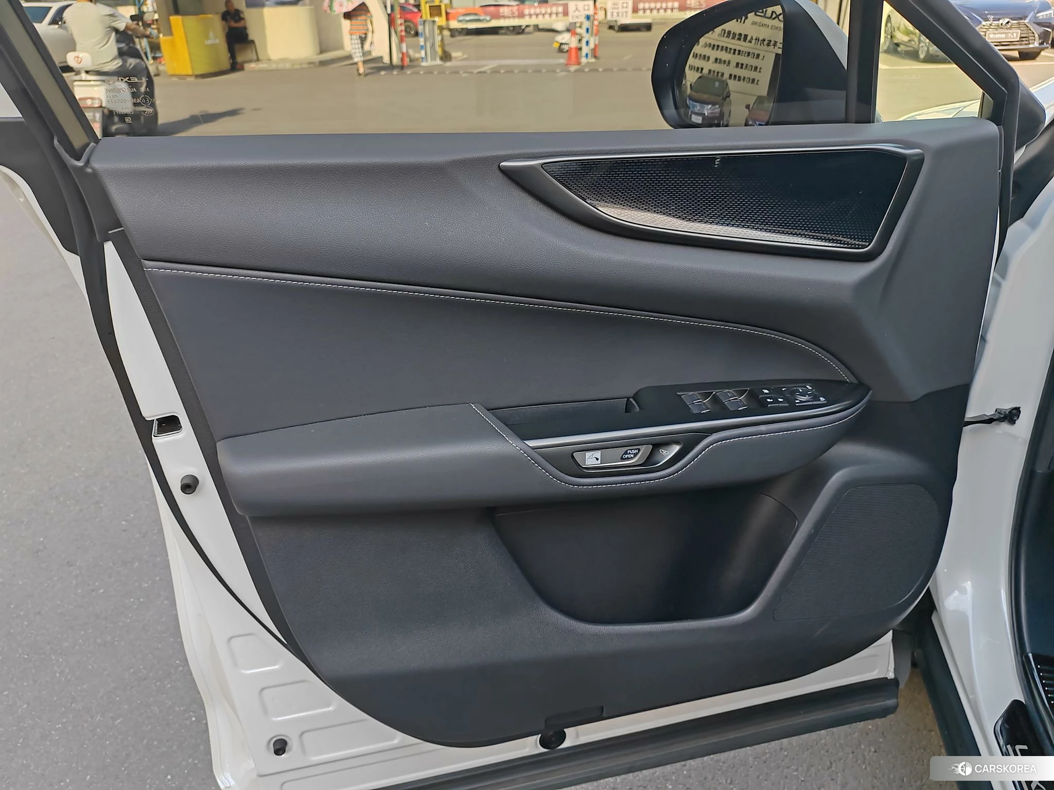 Lexus NX PHEV id 4440966 из Китая 13