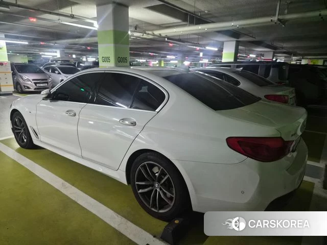 BMW 5 Series (G30) 2018 Жемчужный цвет из Кореи, фото 6