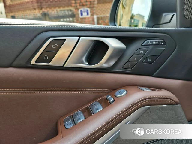BMW X7 (G07) 2023 Небесно-голубой из Кореи, фото 6