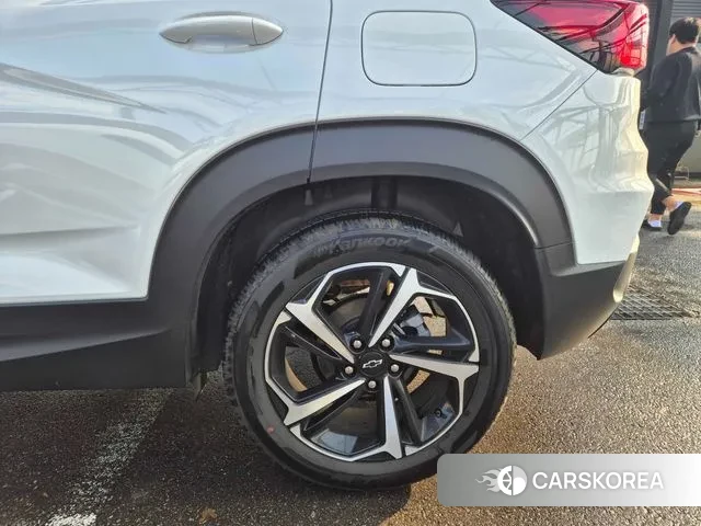 Chevrolet (GM Daewoo) The New Trail Blazer 2024 Белый двухцветный из Кореи, фото 6