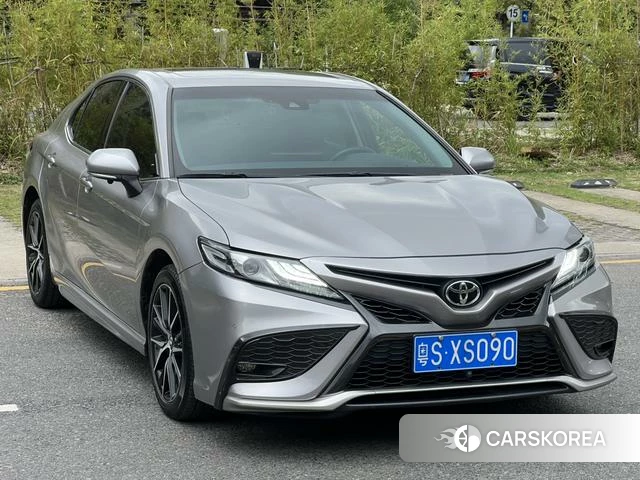 Toyota Camry 2021 Серебристо-серый из Китая, фото 6