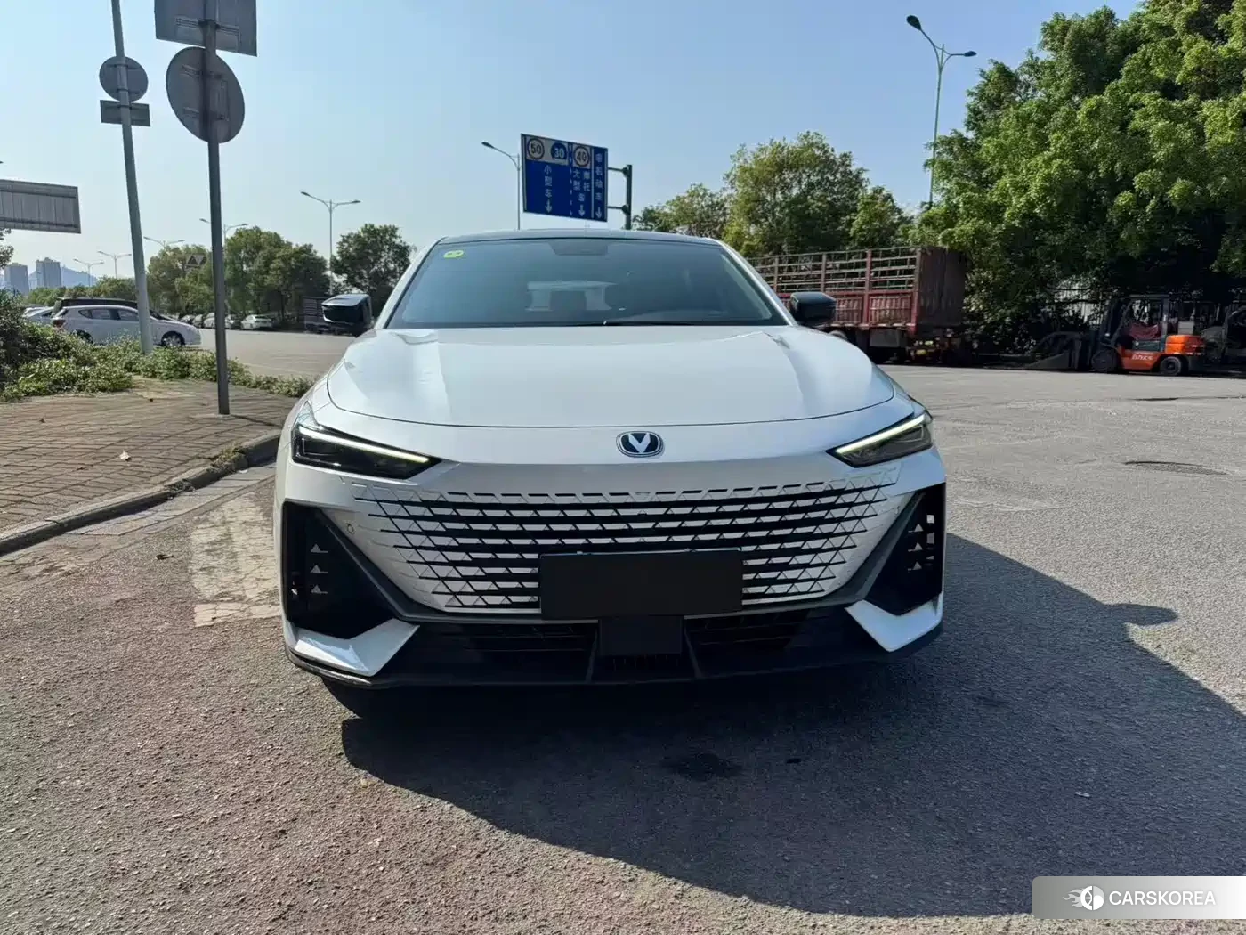 Chang'an Changan UNI-V 2023 Белый из Китая, фото 6
