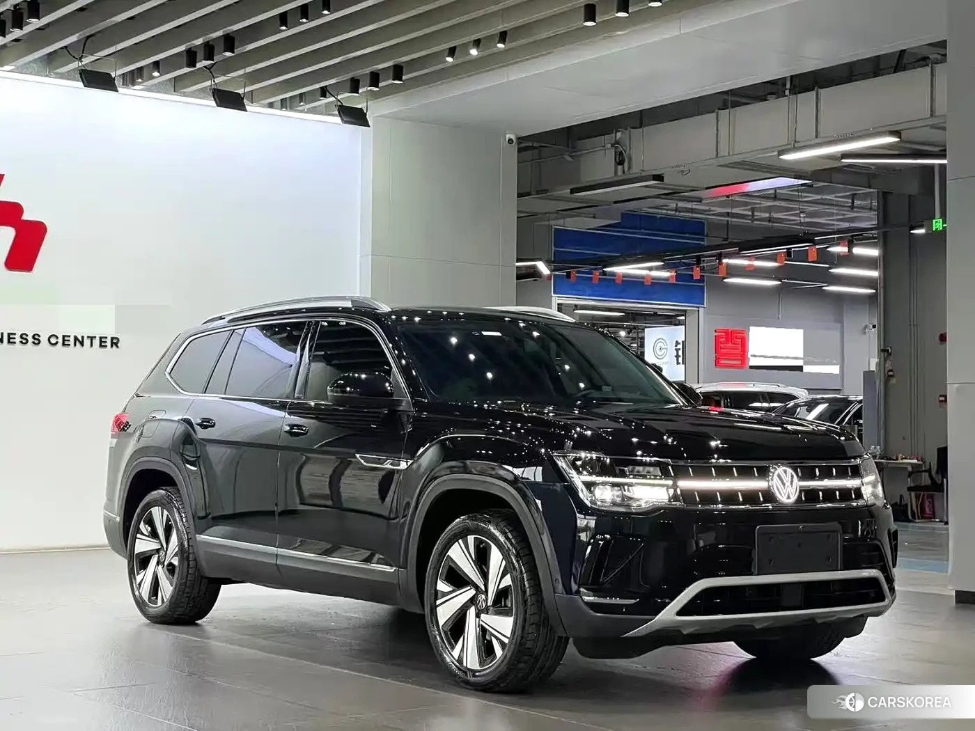 Volkswagen Touareg 2024 Черный из Китая, фото 6