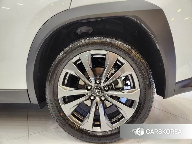 Lexus UX300h id 3674587 из Кореи 11