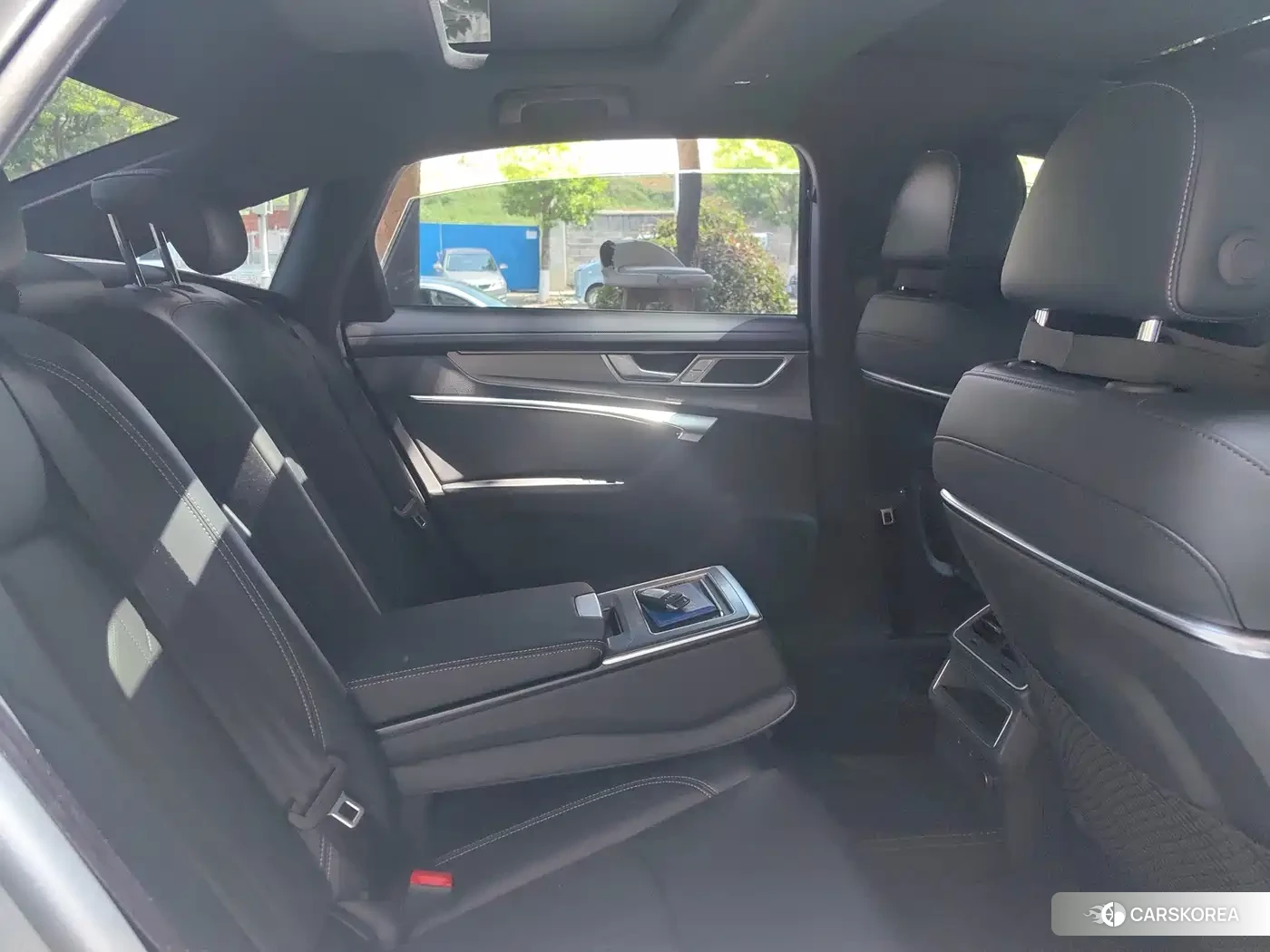 Audi A6L id 4679755 из Китая 15