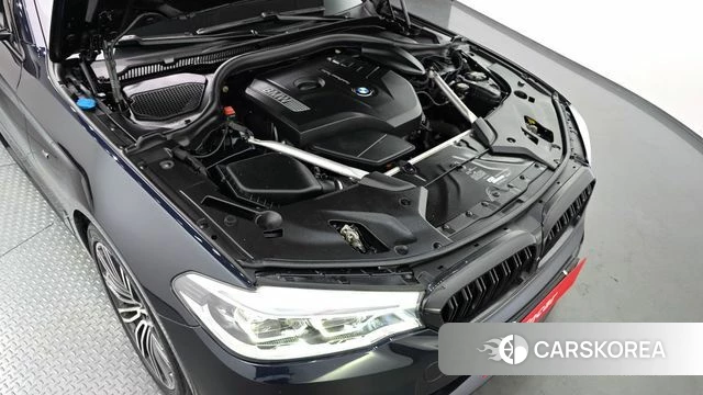 BMW 5 Series (G30) id 4447352 из Кореи 29