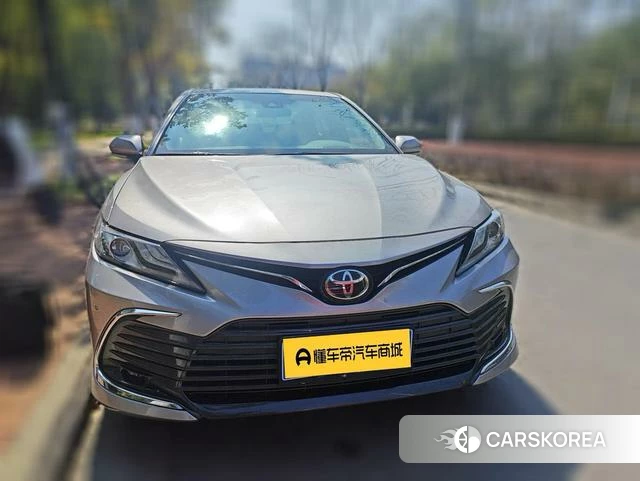 Toyota Camry 2022 Серебристо-серый из Китая, фото 6