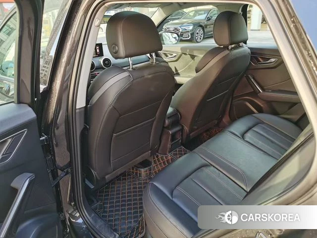Audi Q2L 2024 Темно-серый из Китая, фото 6