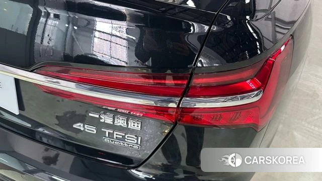 Audi A6L id 4365893 из Китая 14