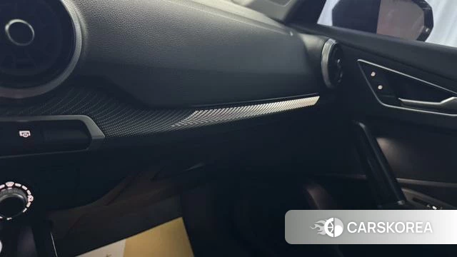 Audi Q2L id 4307515 из Китая 16