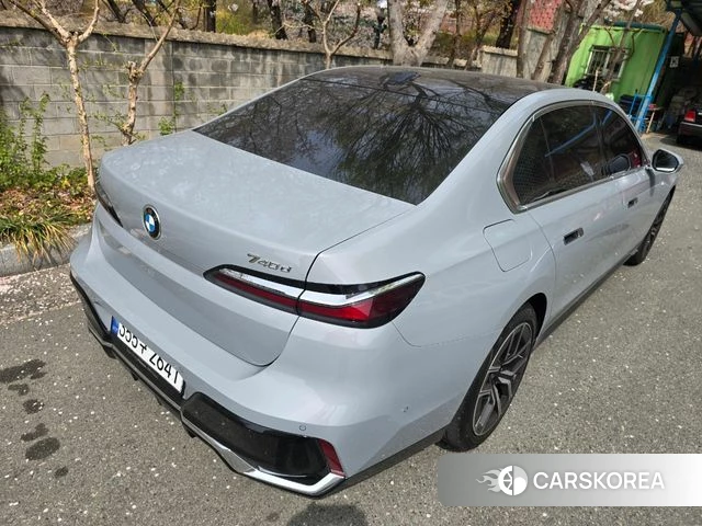 BMW 7 Series (G70) 2025 Жемчужный цвет из Кореи, фото 6