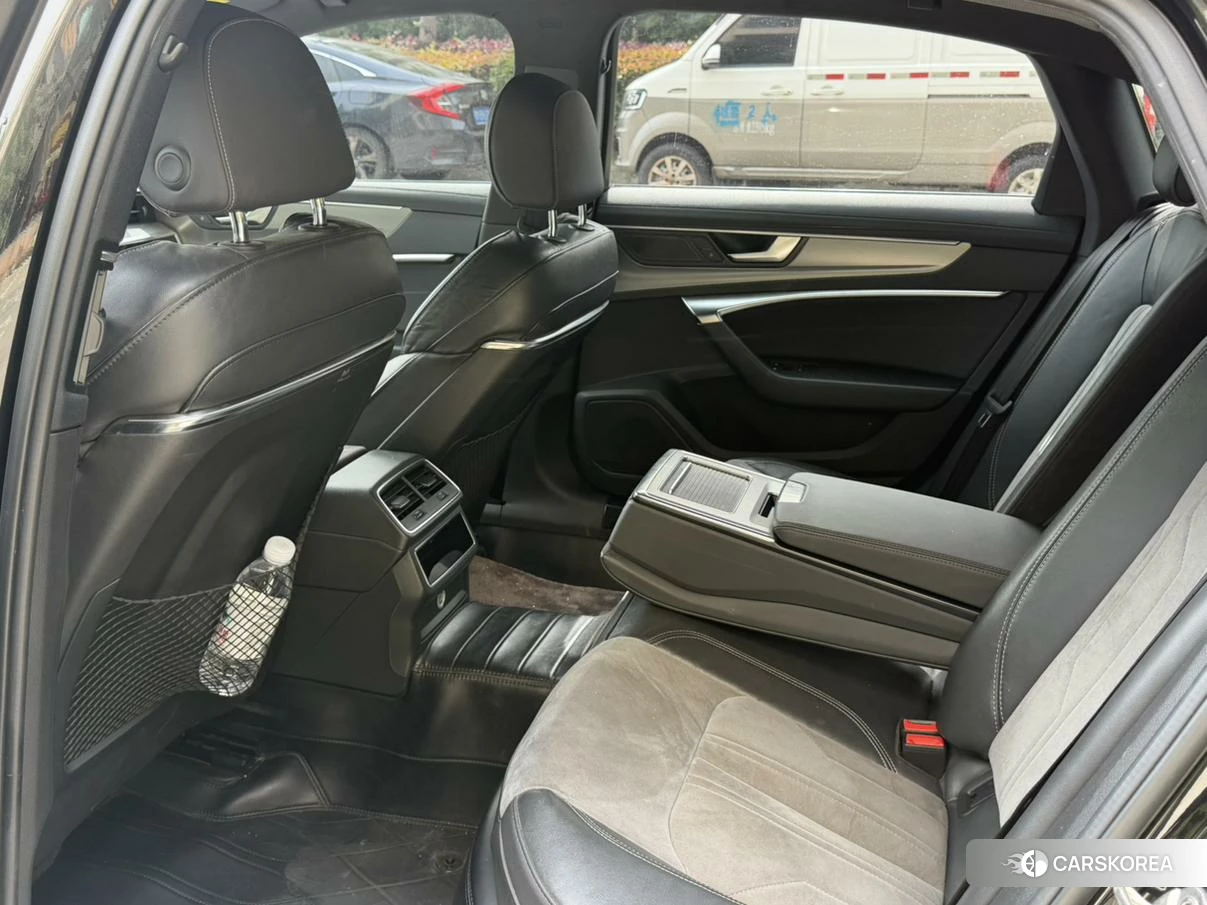 Audi A6L id 4419424 из Китая 10