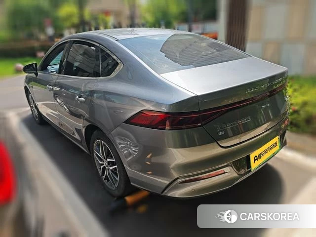 BYD Qin PLUS EV 2023 Темно-серый из Китая, фото 6