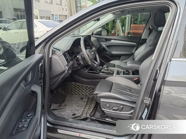 Audi Q5L 2023 Темно-серый из Китая, фото 6