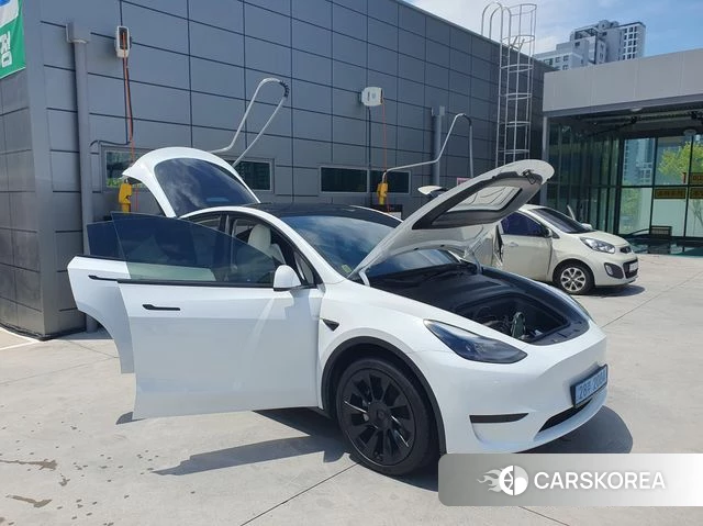 Tesla Model Y 2023 Белый из Кореи, фото 6