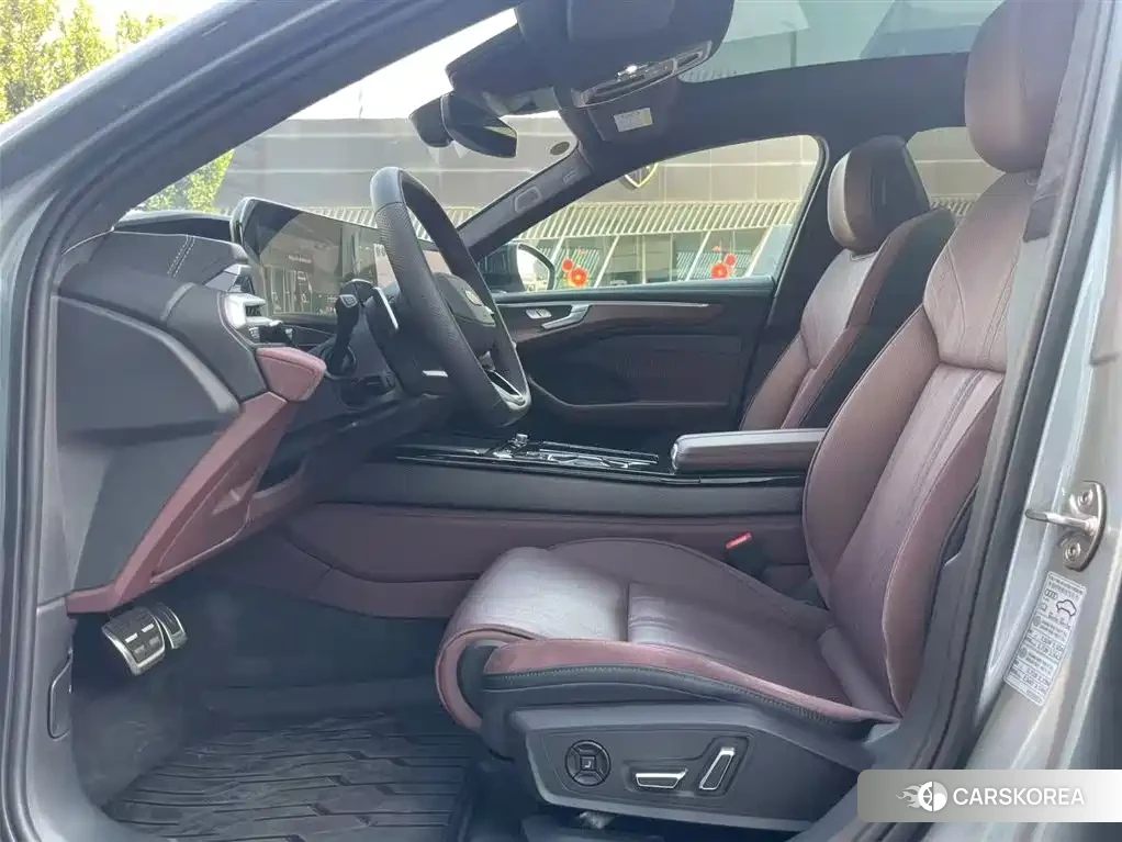 Audi A6L 2026 Silver/gray из Китая, фото 6