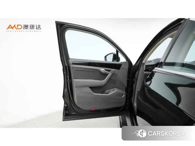 Volkswagen Touareg 2024 Черный из Китая, фото 6
