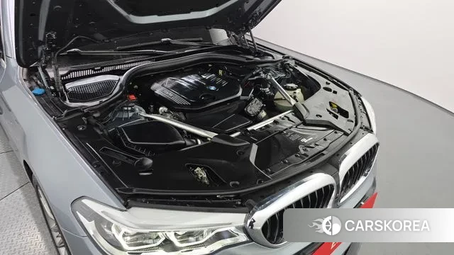 BMW 5 Series (G30) id 3402793 из Кореи 16