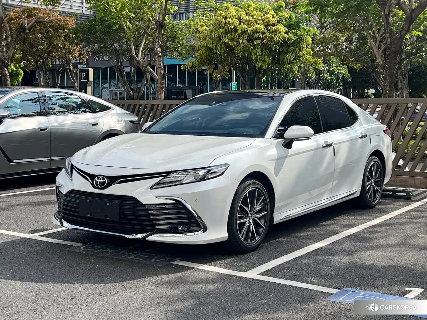 Toyota Camry 2023 Белый из Китая, фото 6