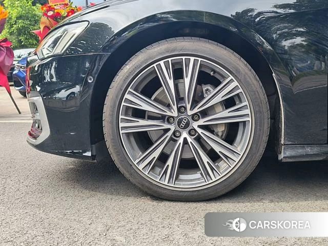 Audi A6L id 4258802 из Китая 12