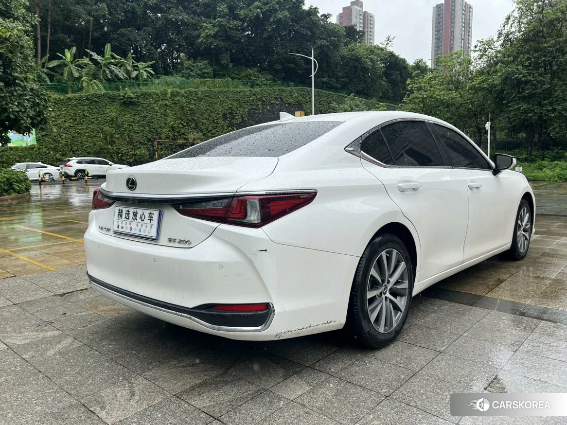 Lexus ES id 4486505 из Китая 24
