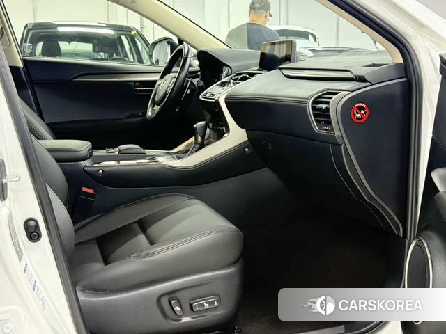 Lexus NX id 4329077 из Китая 17