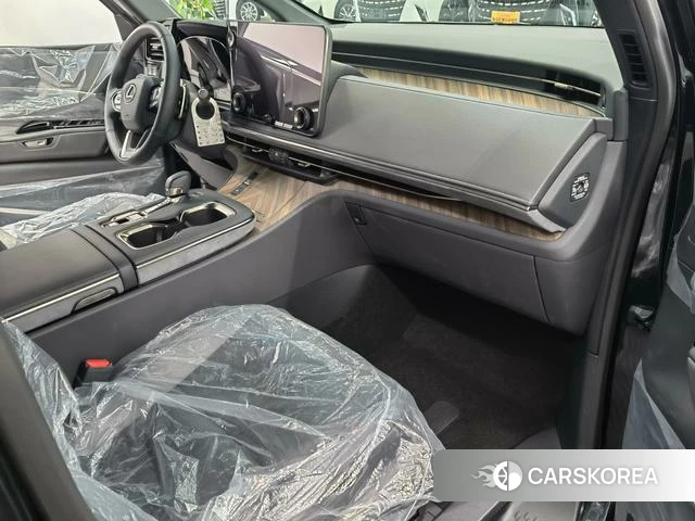 Lexus LM id 4259687 из Китая 12