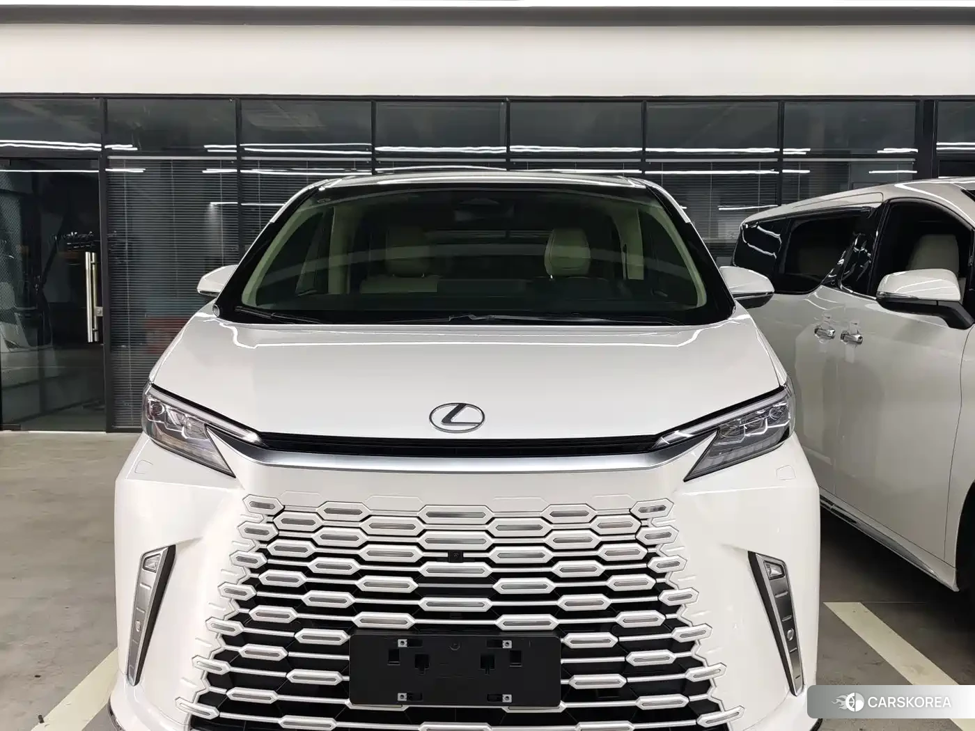 Lexus LM id 4644388 из Китая 8
