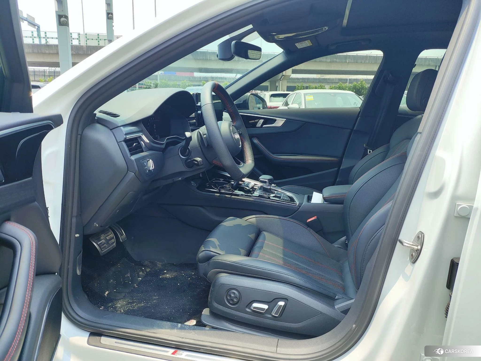 Audi A4L id 4512636 из Китая 10