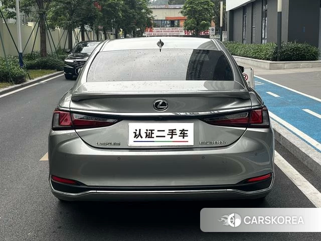 Lexus ES 2023 Серебристо-серый из Китая, фото 6