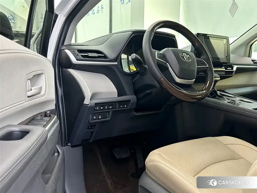 Toyota Sienna id 4547242 из Китая 10