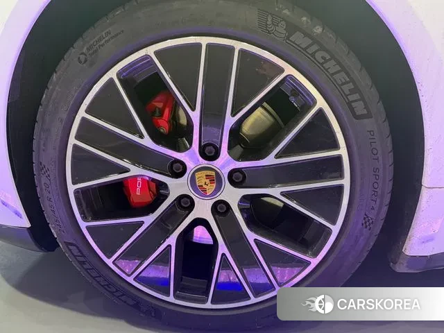 Porsche Taycan id 3691724 из Кореи 14