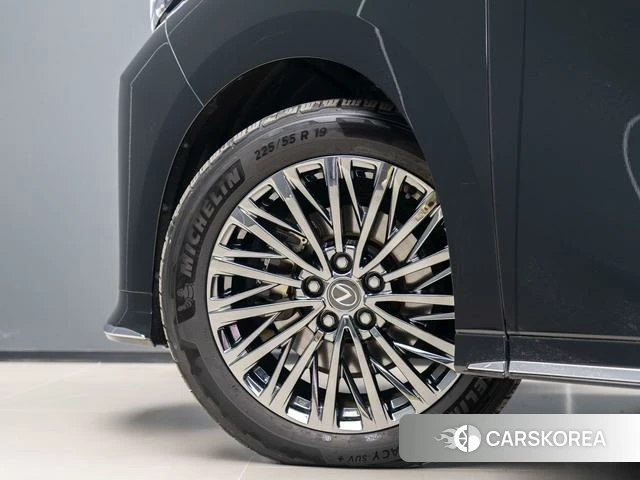 Lexus LM id 4262253 из Китая 14