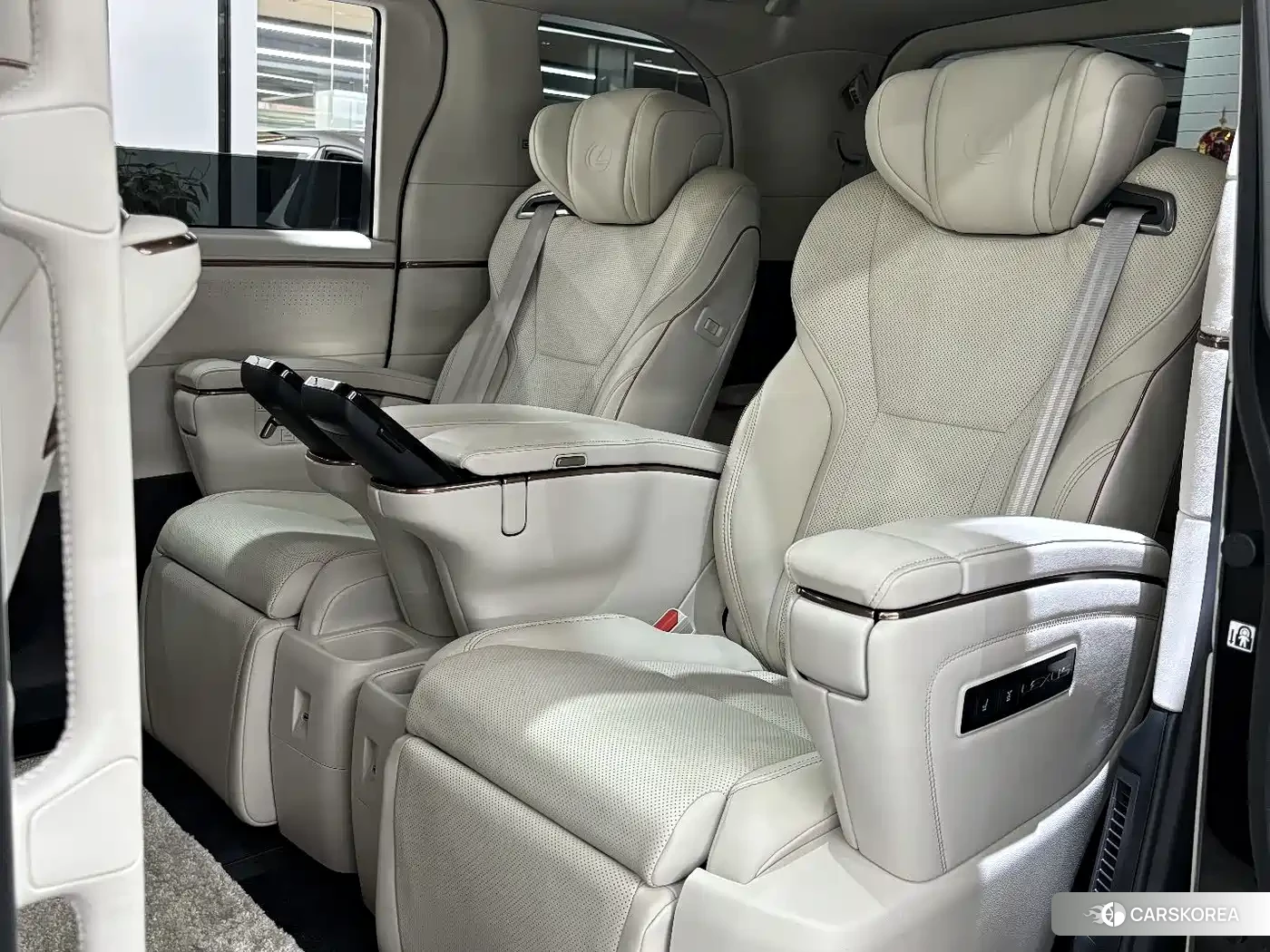 Lexus LM id 4679566 из Китая 18