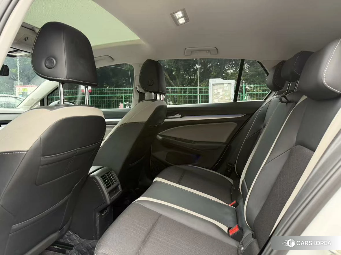 Volkswagen Golf 2022 Белый из Китая, фото 6
