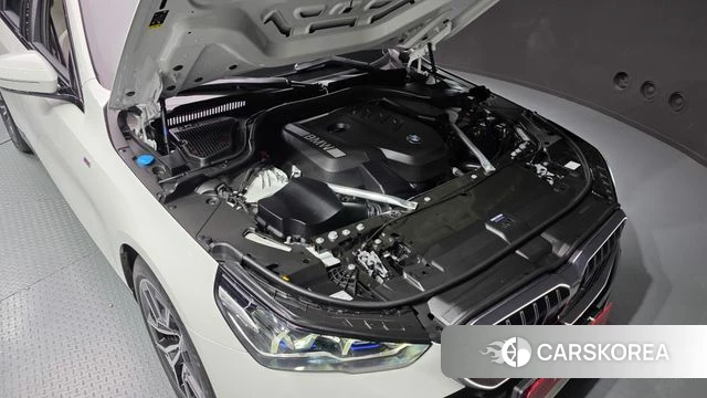 BMW 5 Series (G60) id 4578669 из Кореи 28
